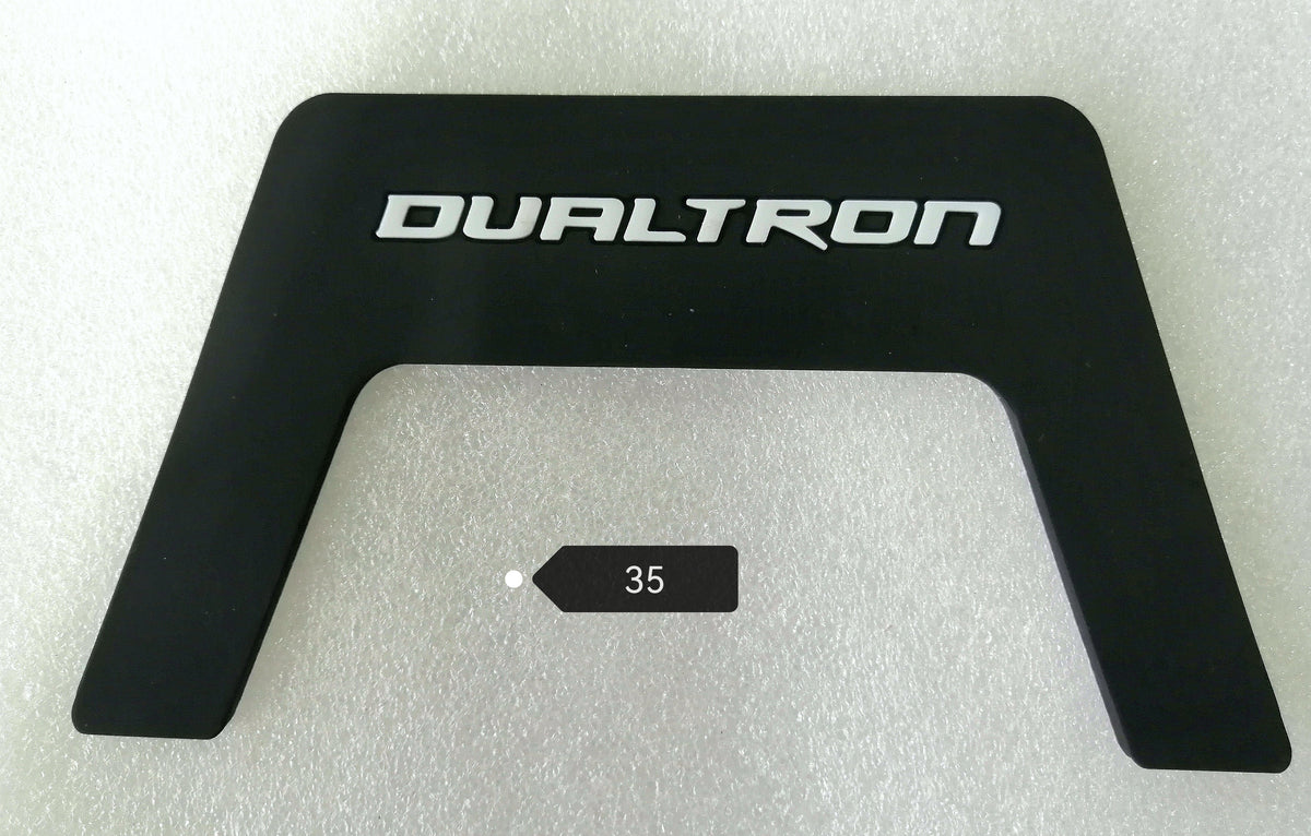 Autocollant en caoutchouc noir pour spoiler marqué du logo Dualtron en blanc.