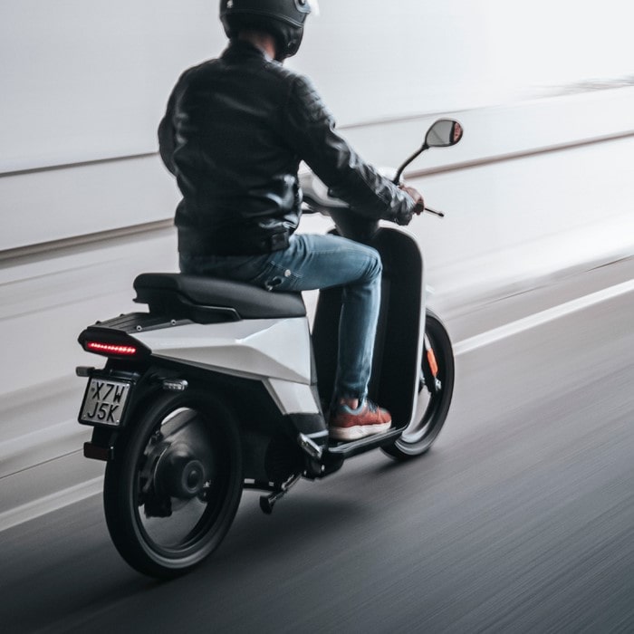 scooter electrique askoll ngs1 vue arriere