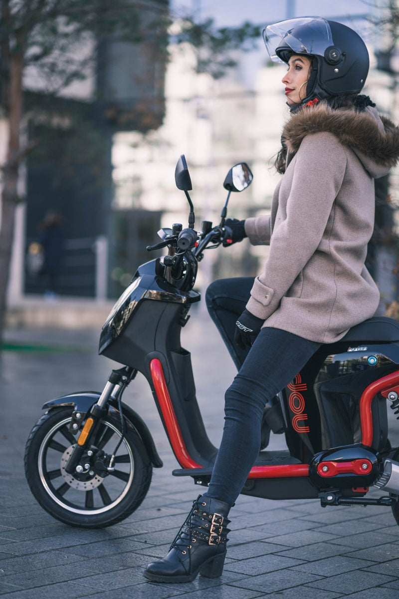 scooter electrique doohan idou 50cc noir rouge lifestyle femme