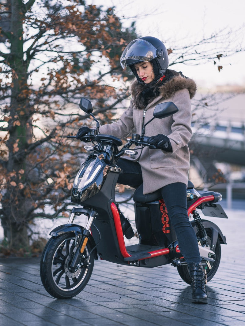 scooter electrique doohan idou 50cm3 noir rouge lifestyle femme