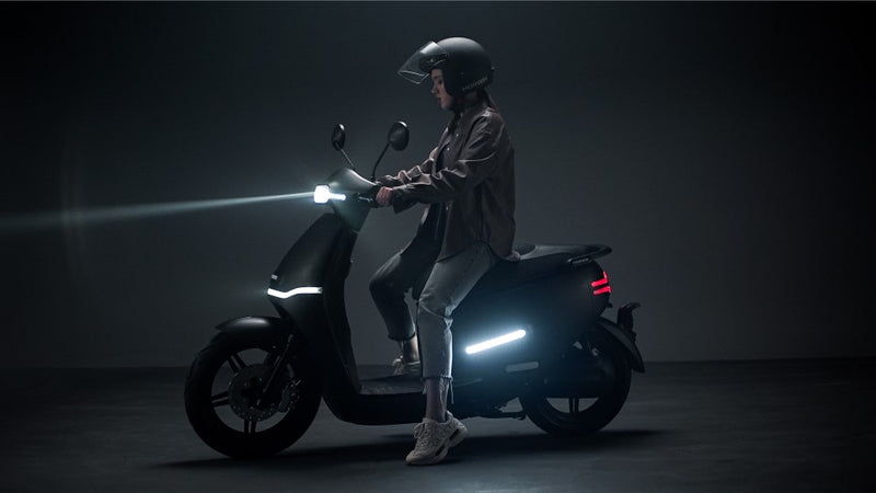 scooter electrique horwin ek3 125cc 125cm3 feu avant phare led gris noir visibilite nocturne