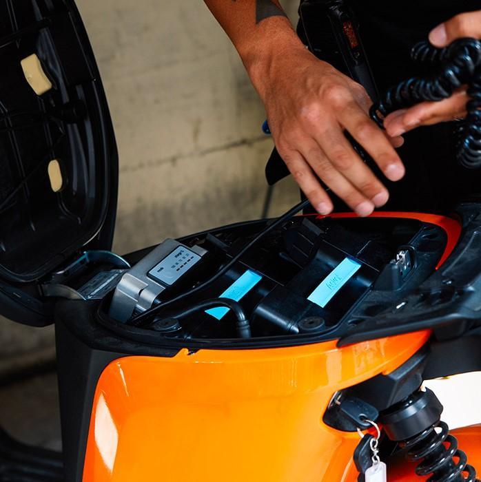 scooter electrique livraison askoll espro45 blanc batterie amovible