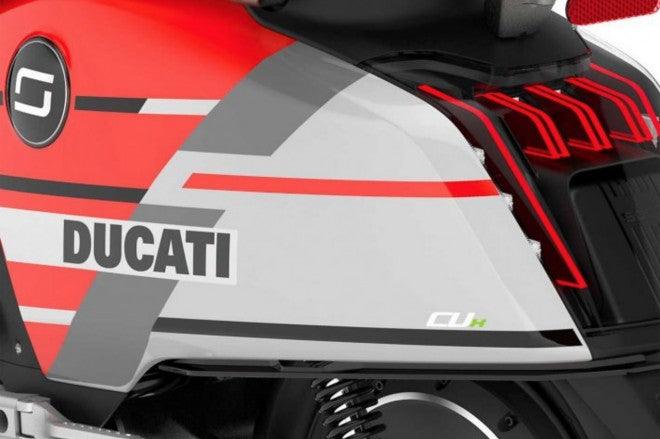 scooter electrique super soco cux ducati logo